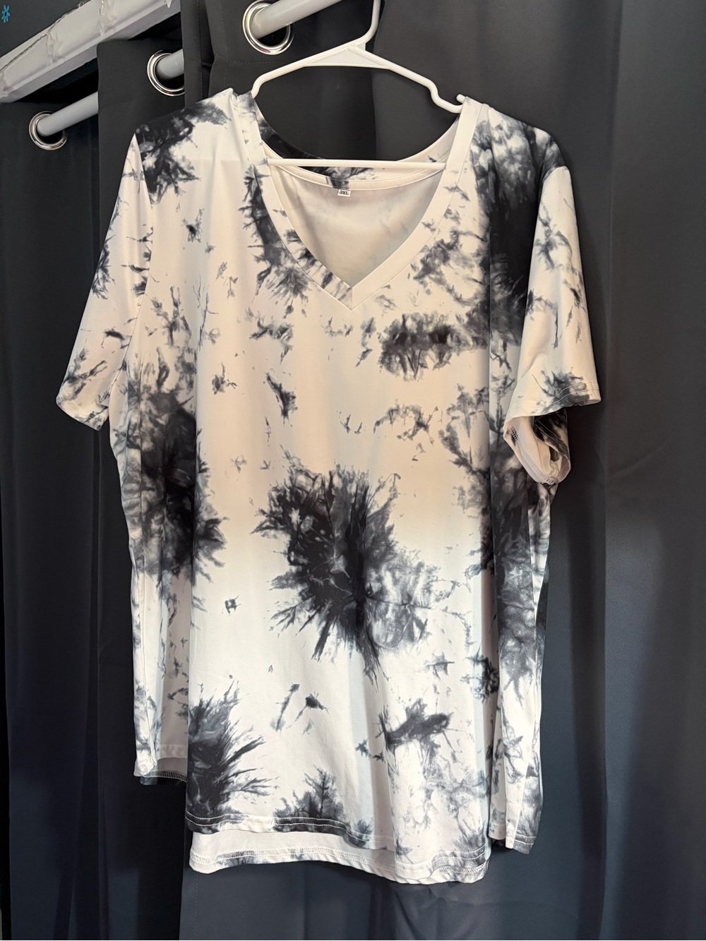 V-Neck Short Sleeve Tie-Dye Tee - Black & White